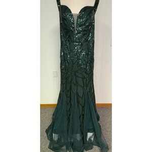Elegant Green Sequin Evening Gown